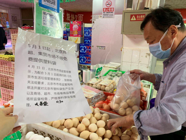 菜市场“限塑令”执行得咋样？ 3小时卖不出一个塑料袋