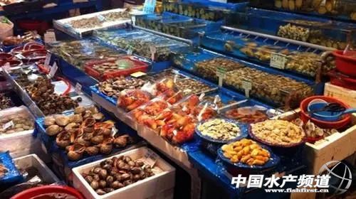 水产安全有保障！国家出新规：大型水产生鲜类农贸市场将定期监测新冠病毒！