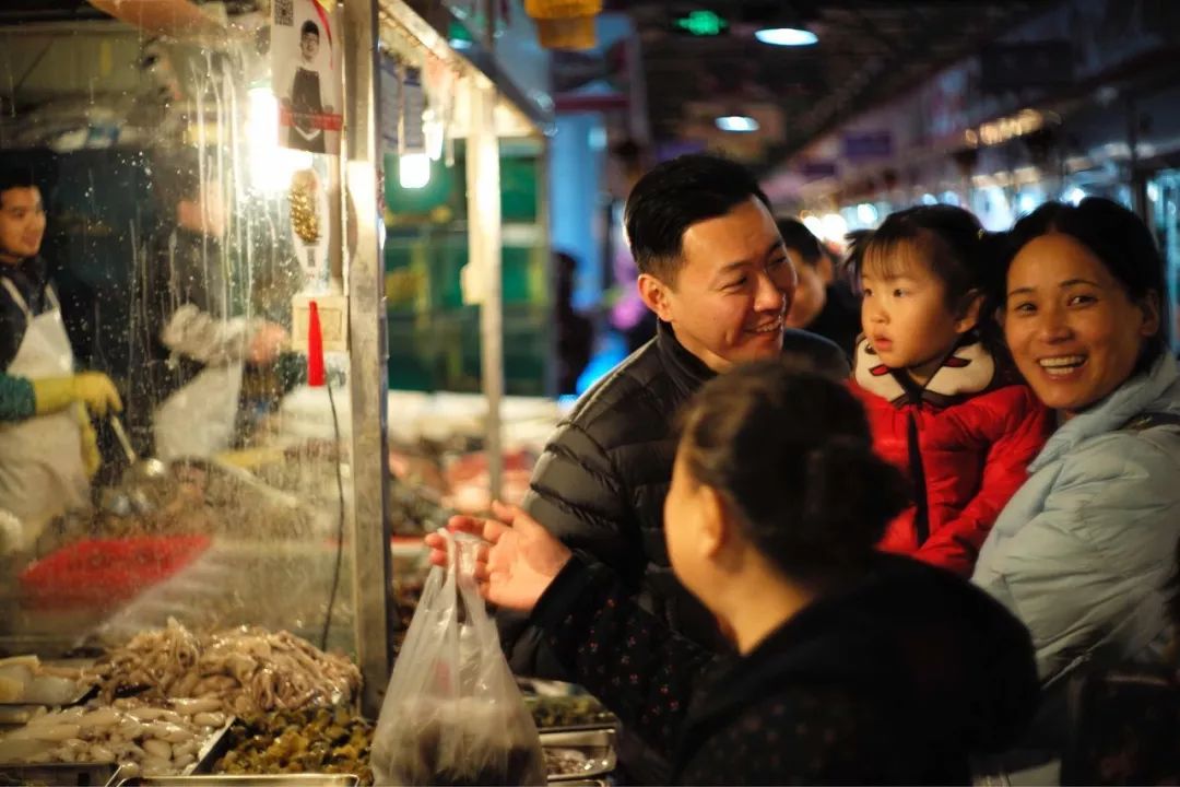 逛菜市场，其实逛的是人文，是人情味。/图虫