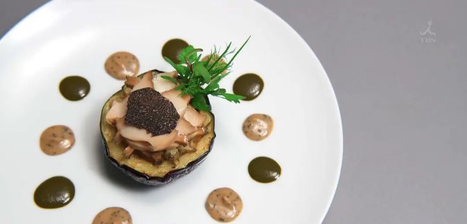 巴黎菜市场所提供的食材，必须得配得上华丽的法餐。/ 《东京大饭店》