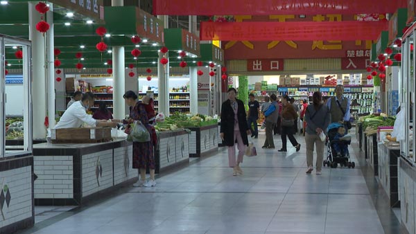 提升改造后的浩达智慧农贸市场。何明杰摄